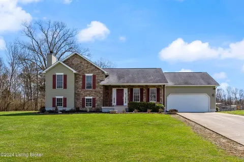 697 Pin Oak Dr, Taylorsville, KY 40071