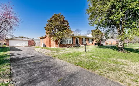 1708 Ormsby Ln, Louisville, KY 40222