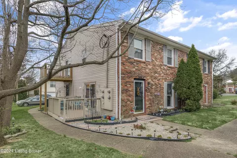 3808 Charter Oaks Dr #3, Louisville, KY 40241