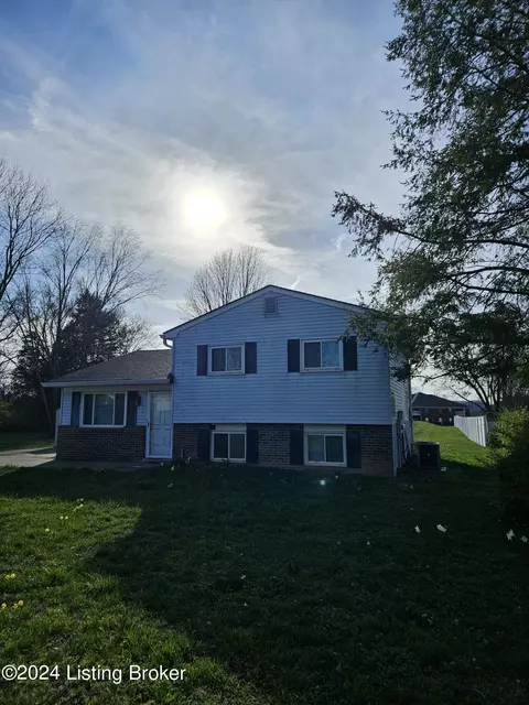 9606 Chapel Hill Rd, Louisville, KY 40229