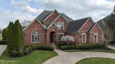 2215 Highland Springs Pl, Louisville, KY 40245