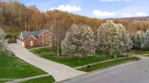 1912 Riva Ridge Rd, Louisville, KY 40214