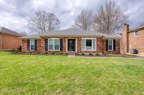 8015 Barbour Manor Dr, Louisville, KY 40241
