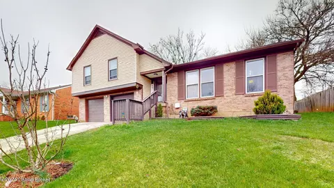 4702 Nottinghamshire Dr, Louisville, KY 40299