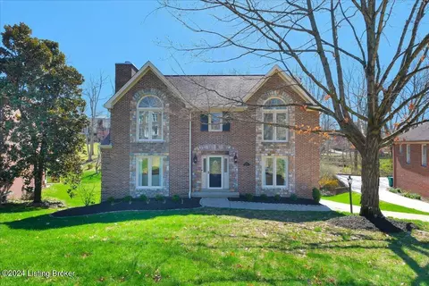 609 Darnay Pl, Louisville, KY 40245