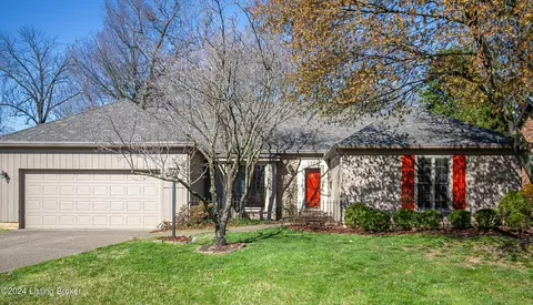 2204 Douglass Woods Ct, Louisville, KY 40205