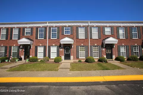 6727 Arbor Creek Dr, Louisville, KY 40228