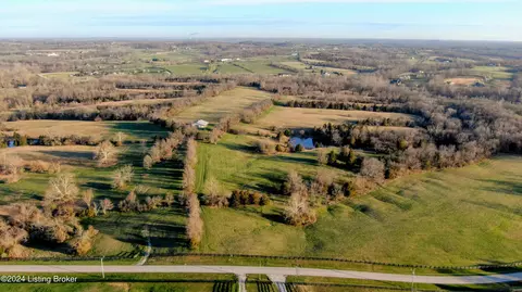2021 Forest View Ln, La Grange, KY 40031