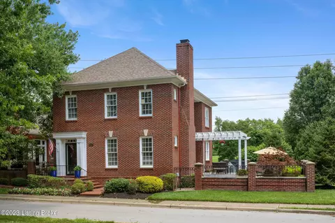 8619 Broecker Blvd, Louisville, KY 40241