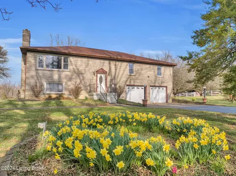 635 Blossom Ridge Dr, Shepherdsville, KY 40165