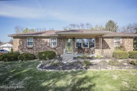 290 Minnie Ln, Shepherdsville, KY 40165