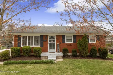8212 Latania Dr, Louisville, KY 40258