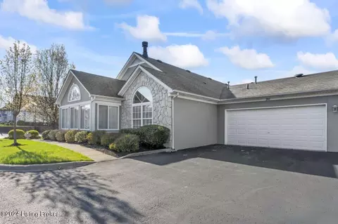 200 Troon Ct, Louisville, KY 40245