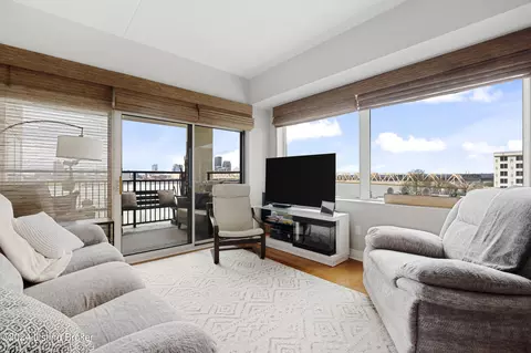 1 Riverpointe Plz, Jeffersonville, IN 47130