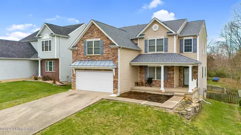 9908 Queens Castle Ct, Louisville, KY 40229