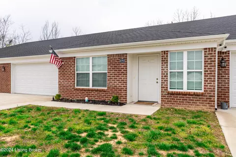 6702 Woods Mill Dr, Louisville, KY 40272