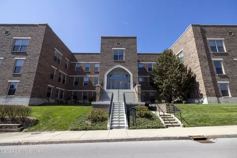 1915 Wrocklage Ave #206, Louisville, KY 40205