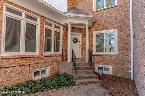 121 Promenade Ct, Louisville, KY 40223