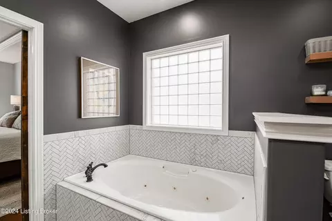 Bath - 3533 Lafayette Pkwy, Floyds Knobs, IN 47119 photo 3 of 7
