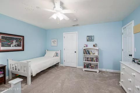 Bedroom - 3533 Lafayette Pkwy, Floyds Knobs, IN 47119 photo 6 of 13
