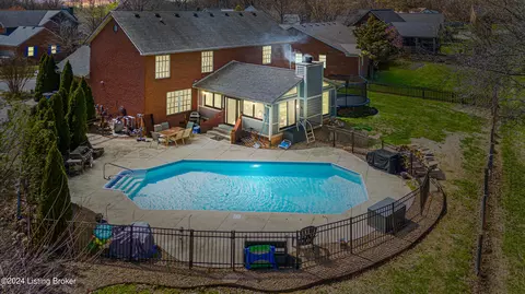 121 N Parkside Dr, Bardstown, KY 40004