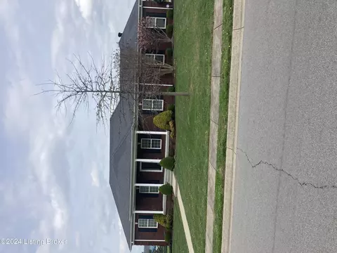 21 Oak Leaf Ct, Taylorsville, KY 40071