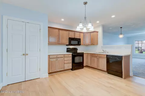 4818 Brookley Ct, Louisville, KY 40229