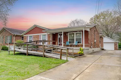 7904 Naples Rd, Louisville, KY 40219
