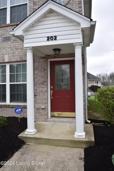6010 Wooded Creek Dr #202, Louisville, KY 40291