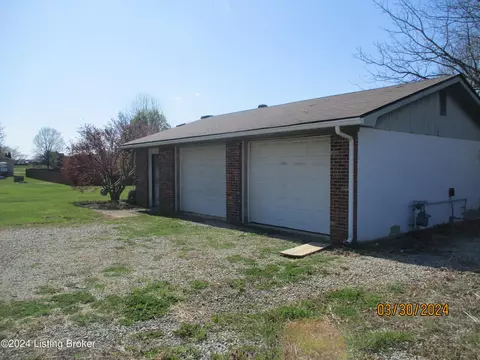 Exterior - 357 Bates Ln, Shepherdsville, KY 40165 photo 9 of 10