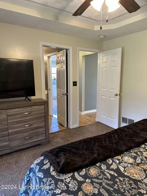Bedroom - 357 Bates Ln, Shepherdsville, KY 40165 photo 3 of 8