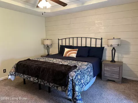 Bedroom - 357 Bates Ln, Shepherdsville, KY 40165 photo 2 of 8