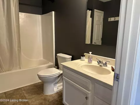 Bath - 357 Bates Ln, Shepherdsville, KY 40165 photo 1 of 5