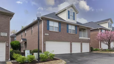 8307 Grand Trevi Dr, Louisville, KY 40228