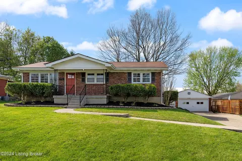 6108 Bay Pine Dr, Louisville, KY 40219