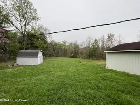 Exterior - 810 Thomas Hill Rd, Madison, IN 47250 photo 6 of 11