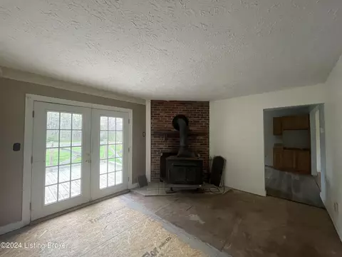 Living - 810 Thomas Hill Rd, Madison, IN 47250 photo 2 of 2
