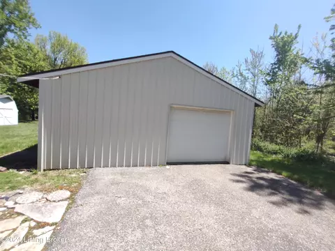 Exterior - 810 Thomas Hill Rd, Madison, IN 47250 photo 3 of 11