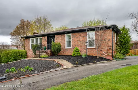 8905 Gonewind Ct, Louisville, KY 40299
