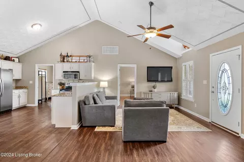 Living - 154 Cornucopia Ct, Mount Washington, KY 40047 photo 3 of 5