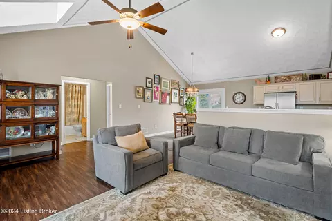 Living - 154 Cornucopia Ct, Mount Washington, KY 40047 photo 4 of 5
