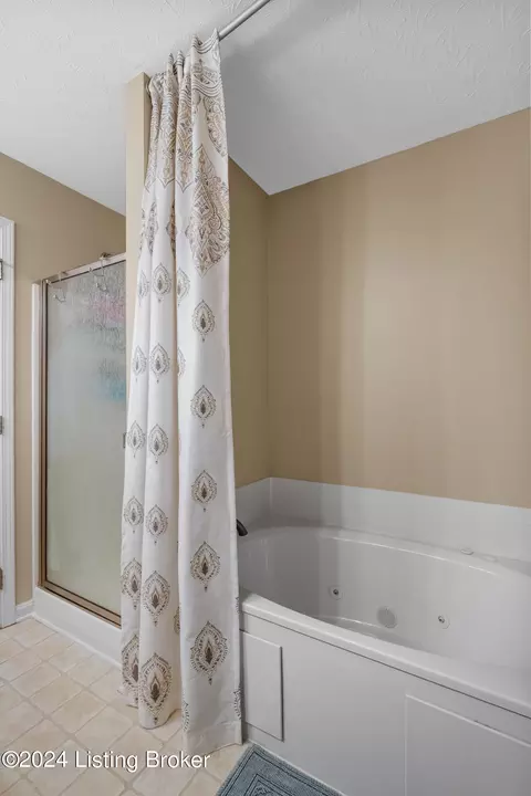 Bath - 154 Cornucopia Ct, Mount Washington, KY 40047 photo 2 of 3
