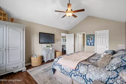 Bedroom - 154 Cornucopia Ct, Mount Washington, KY 40047 photo 2 of 4