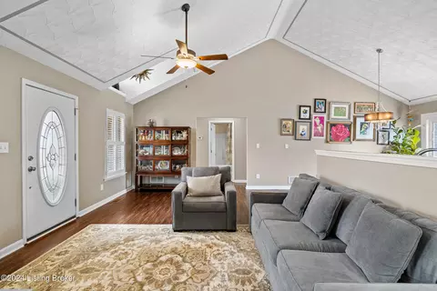 Living - 154 Cornucopia Ct, Mount Washington, KY 40047 photo 2 of 5