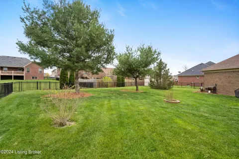 Exterior - 154 Cornucopia Ct, Mount Washington, KY 40047 photo 10 of 12