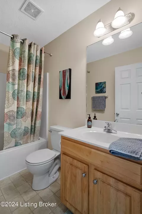 Bath - 154 Cornucopia Ct, Mount Washington, KY 40047 photo 3 of 3