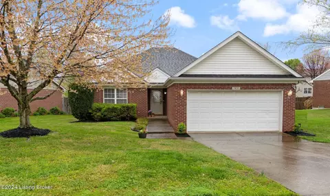 7231 Meadow Ridge Dr, Louisville, KY 40218