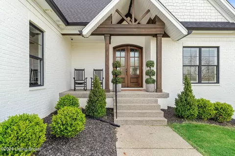 1302 Hummungview Dr, Louisville, KY 40023