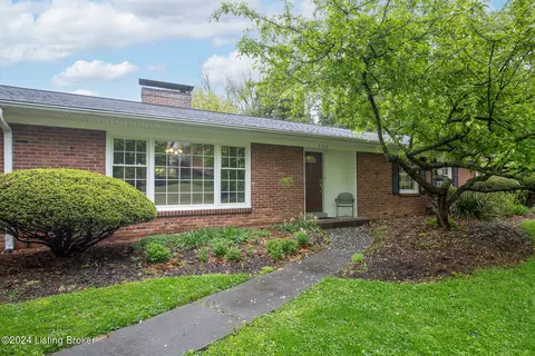 3305 Pinehurst Ln, Louisville, KY 40241