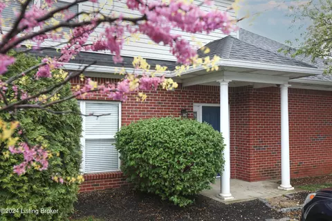 13625 Pinnacle Gardens Cir, Louisville, KY 40245
